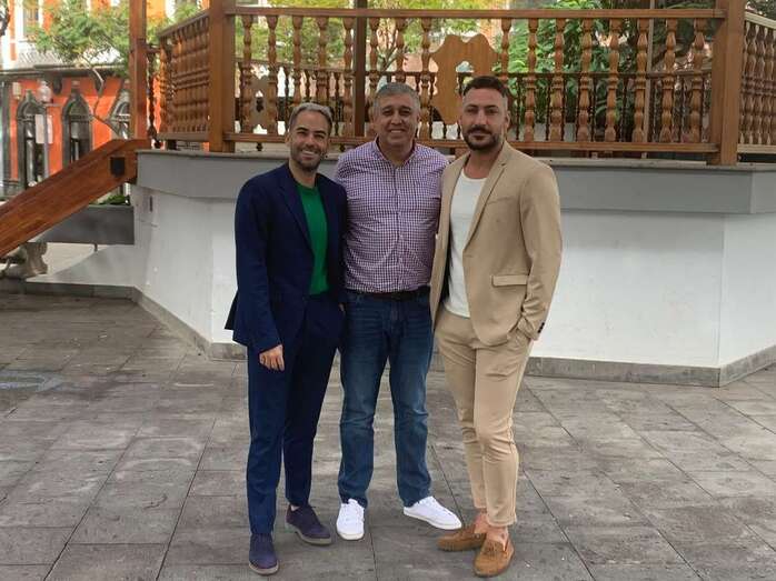 Adolfo Rodríguez, el concejal Servando González y el diseñador Nauzet Afonso / TA